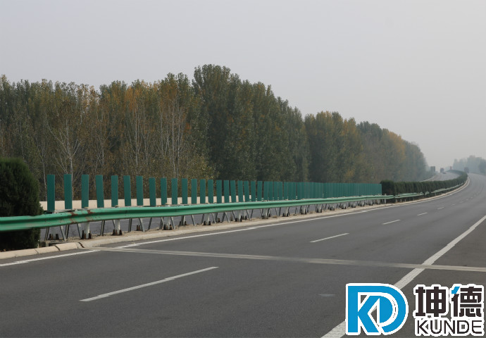高速公路護欄安裝工程
